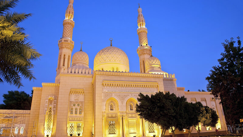 مسجد جمیرا دبی در نزدیکی ساحل